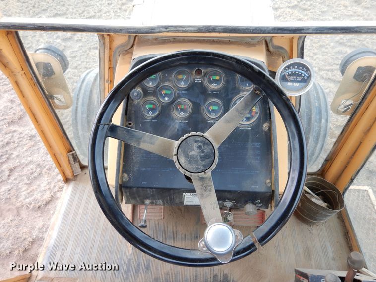 image for item DF8285 1973 Case 1370  tractor