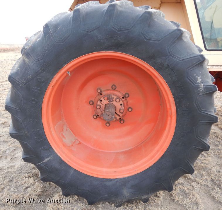 image for item DF8285 1973 Case 1370  tractor