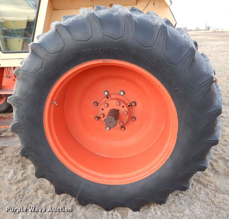 image for item DF8285 1973 Case 1370  tractor