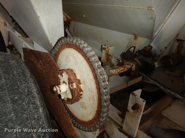 image for item DK7563 Willmar Super 500  spreader