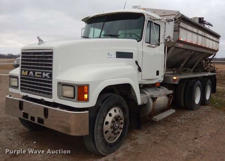 image for item DK7565 2000 Mack CH613 fertilizer delivery truck