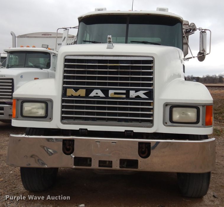 image for item DK7565 2000 Mack CH613 fertilizer delivery truck