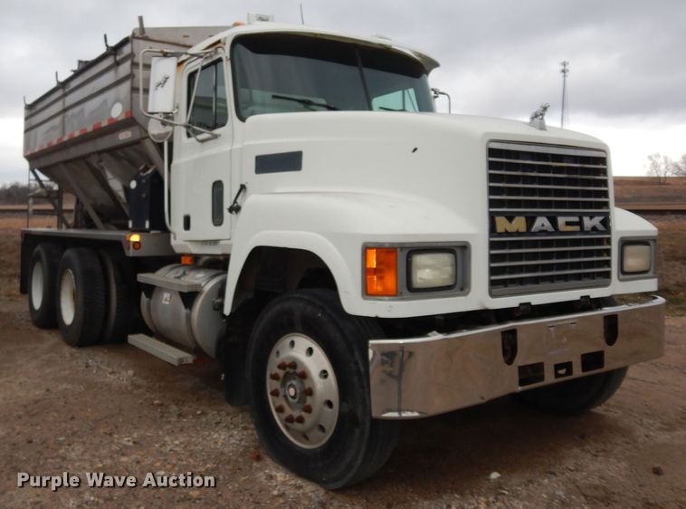 image for item DK7565 2000 Mack CH613 fertilizer delivery truck