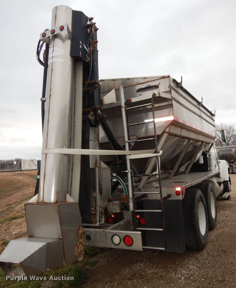 image for item DK7565 2000 Mack CH613 fertilizer delivery truck