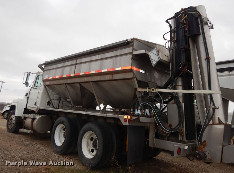 image for item DK7565 2000 Mack CH613 fertilizer delivery truck