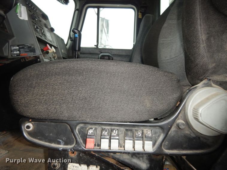 image for item DK7565 2000 Mack CH613 fertilizer delivery truck