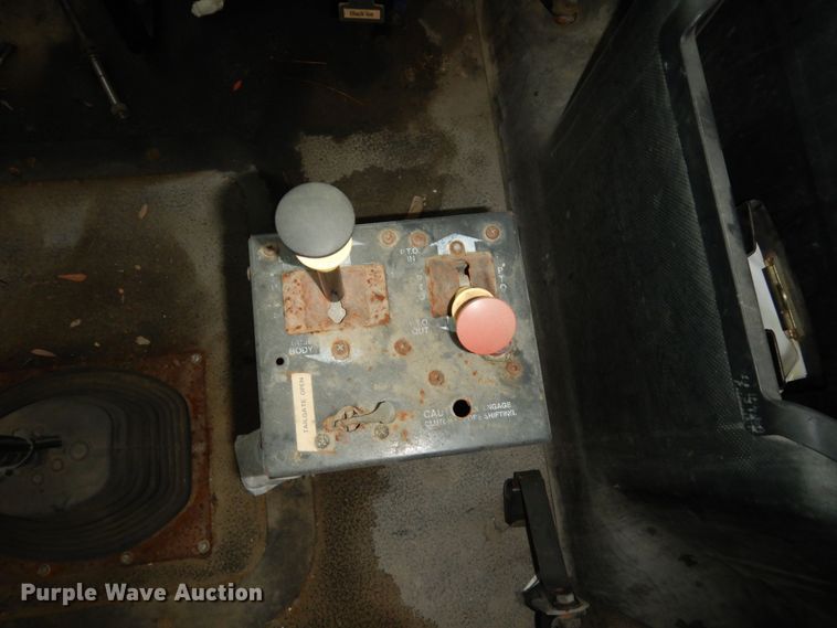 image for item DK7565 2000 Mack CH613 fertilizer delivery truck