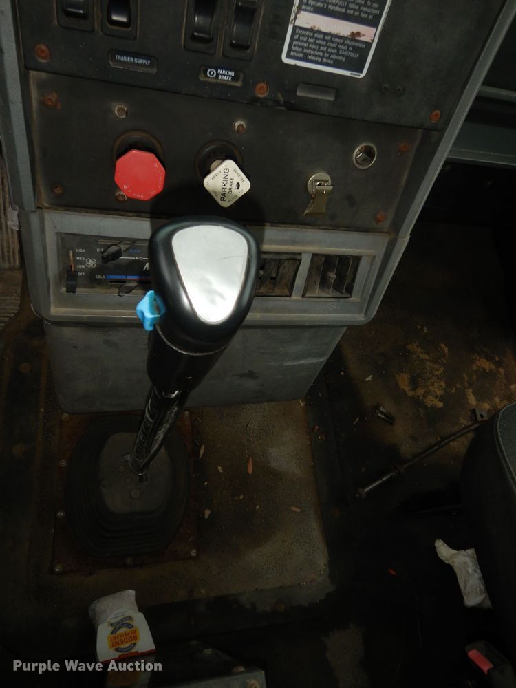 image for item DK7565 2000 Mack CH613 fertilizer delivery truck