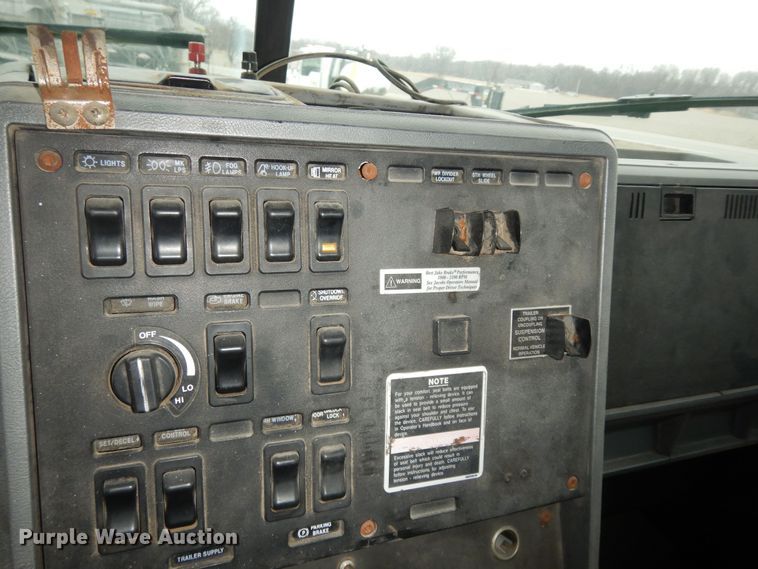 image for item DK7565 2000 Mack CH613 fertilizer delivery truck