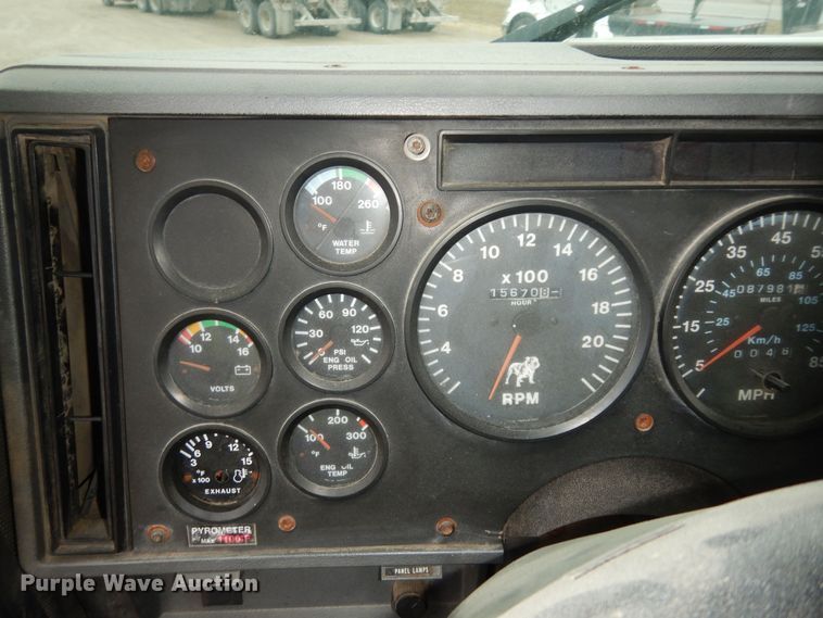 image for item DK7565 2000 Mack CH613 fertilizer delivery truck