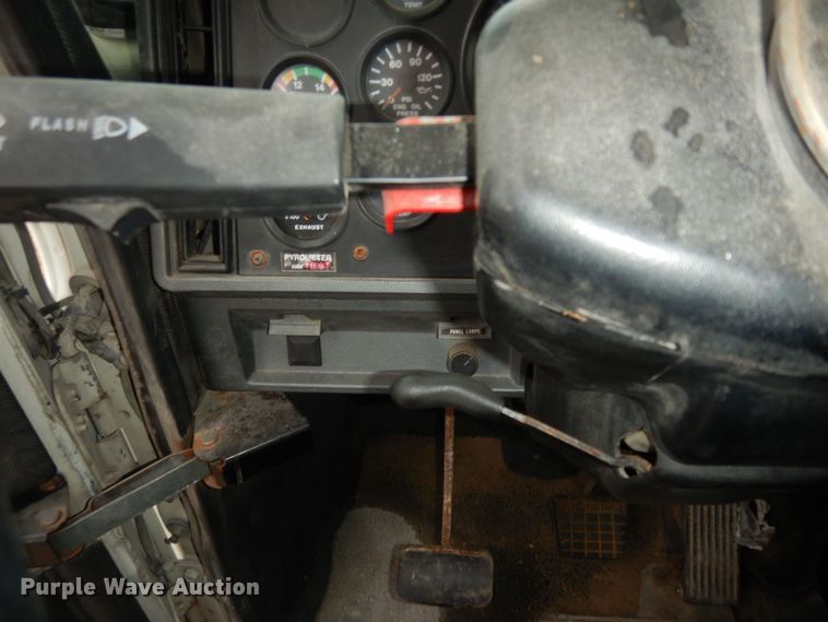 image for item DK7565 2000 Mack CH613 fertilizer delivery truck