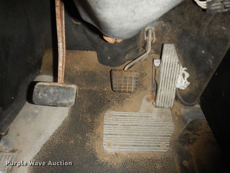 image for item DK7565 2000 Mack CH613 fertilizer delivery truck