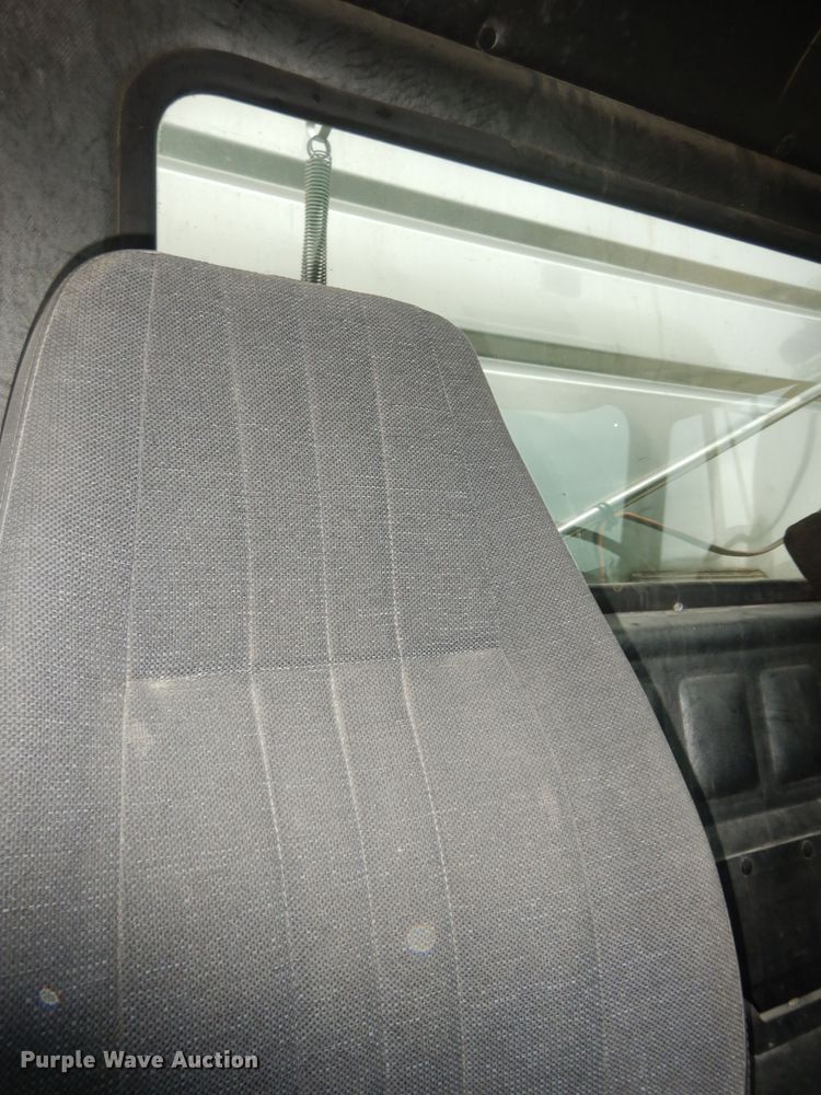 image for item DK7565 2000 Mack CH613 fertilizer delivery truck