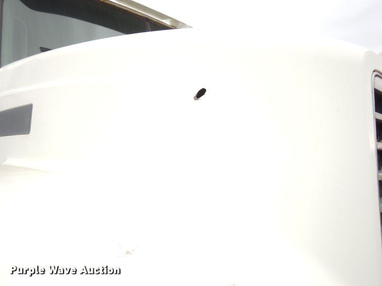 image for item DK7565 2000 Mack CH613 fertilizer delivery truck