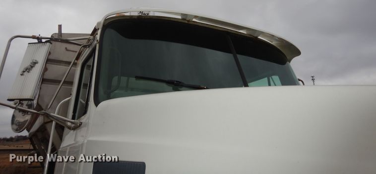 image for item DK7565 2000 Mack CH613 fertilizer delivery truck