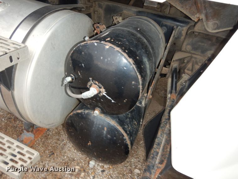 image for item DK7565 2000 Mack CH613 fertilizer delivery truck