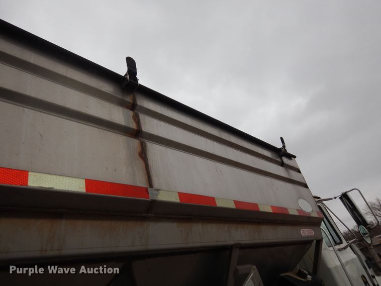 image for item DK7565 2000 Mack CH613 fertilizer delivery truck