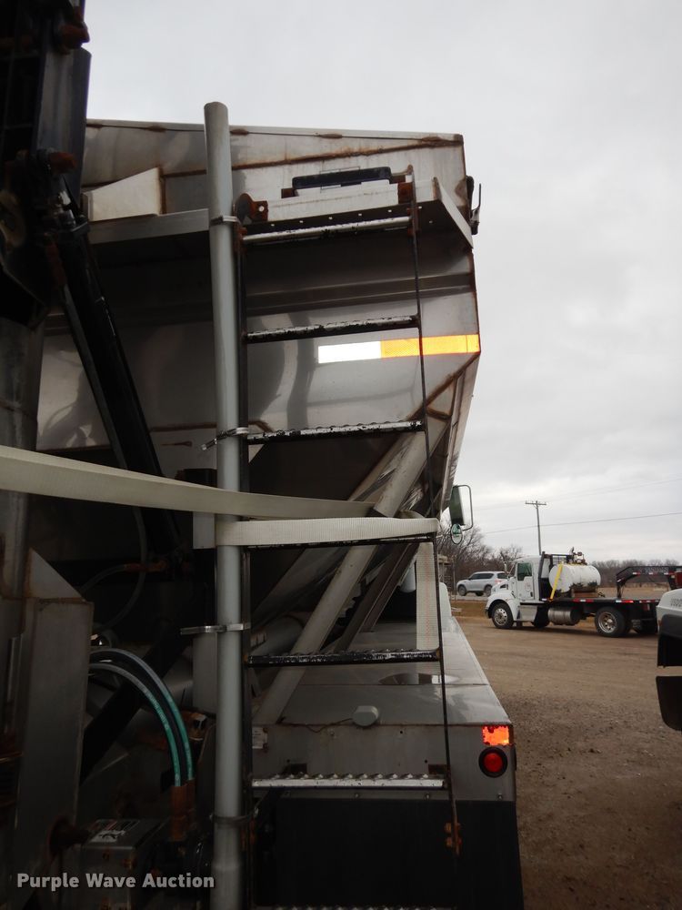 image for item DK7565 2000 Mack CH613 fertilizer delivery truck