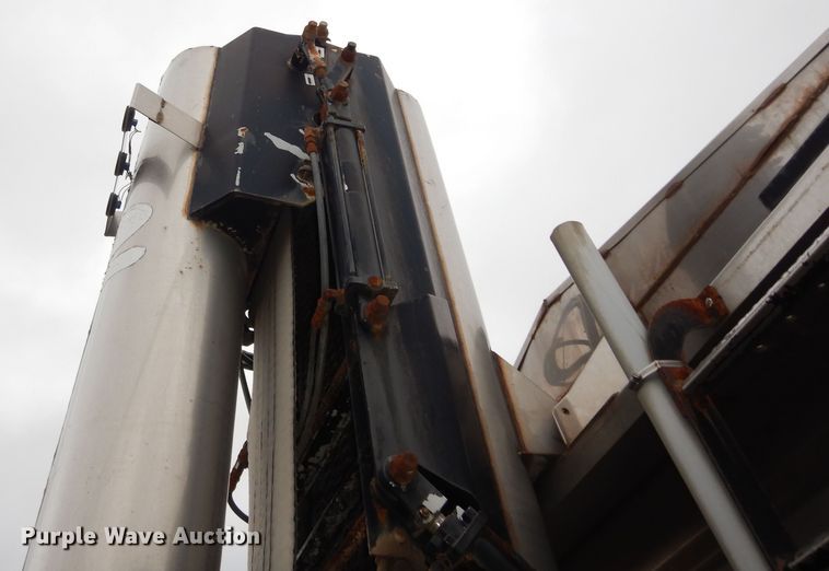 image for item DK7565 2000 Mack CH613 fertilizer delivery truck