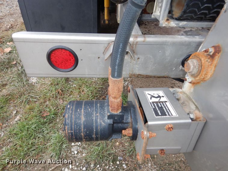 image for item DK7565 2000 Mack CH613 fertilizer delivery truck