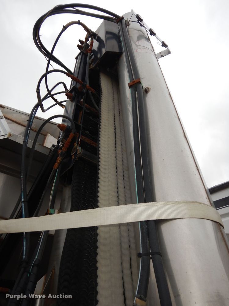 image for item DK7565 2000 Mack CH613 fertilizer delivery truck