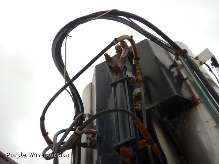 image for item DK7565 2000 Mack CH613 fertilizer delivery truck