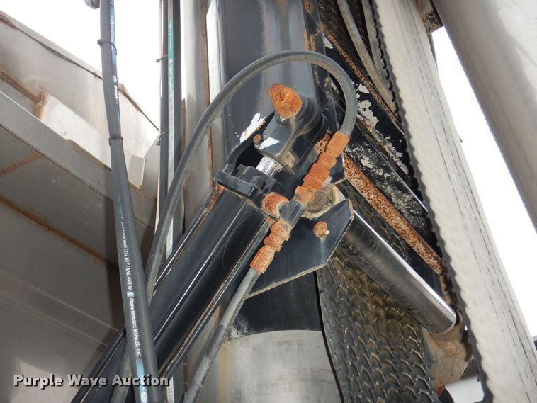 image for item DK7565 2000 Mack CH613 fertilizer delivery truck