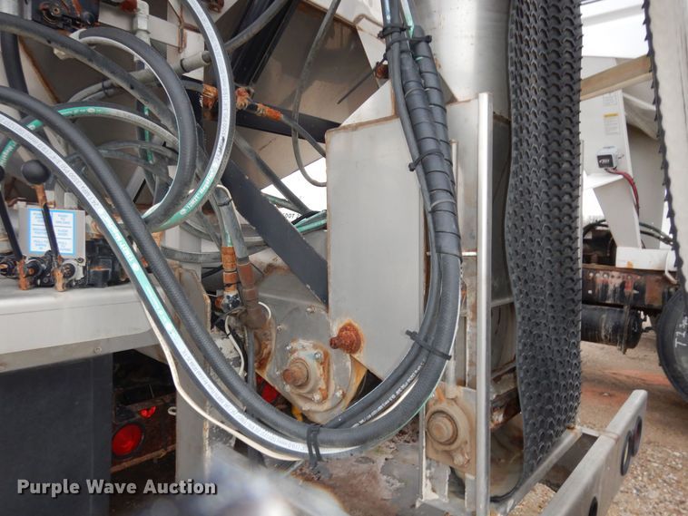 image for item DK7565 2000 Mack CH613 fertilizer delivery truck