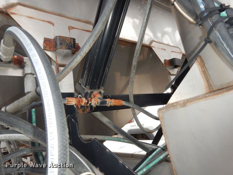 image for item DK7565 2000 Mack CH613 fertilizer delivery truck