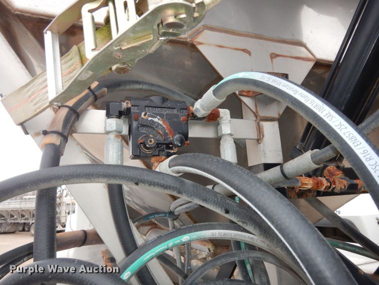 image for item DK7565 2000 Mack CH613 fertilizer delivery truck