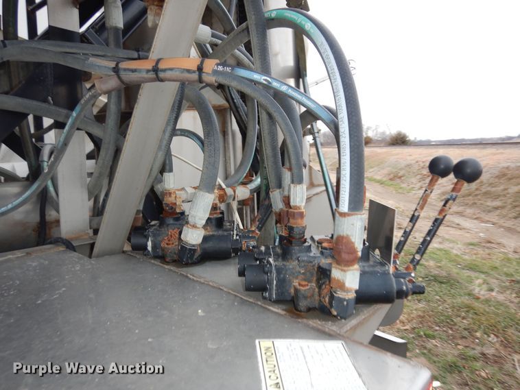 image for item DK7565 2000 Mack CH613 fertilizer delivery truck