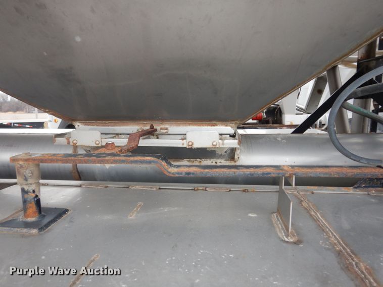 image for item DK7565 2000 Mack CH613 fertilizer delivery truck