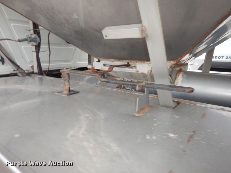 image for item DK7565 2000 Mack CH613 fertilizer delivery truck