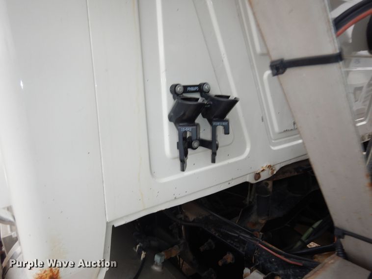 image for item DK7565 2000 Mack CH613 fertilizer delivery truck