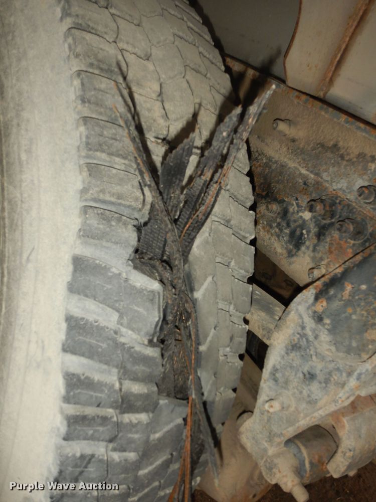 image for item DK7565 2000 Mack CH613 fertilizer delivery truck