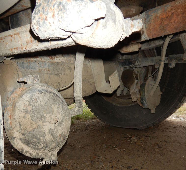 image for item DK7565 2000 Mack CH613 fertilizer delivery truck