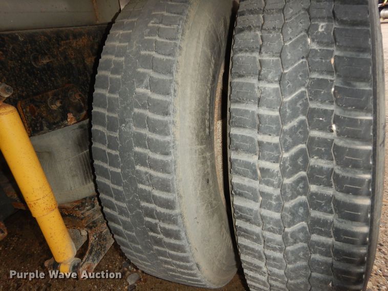 image for item DK7565 2000 Mack CH613 fertilizer delivery truck