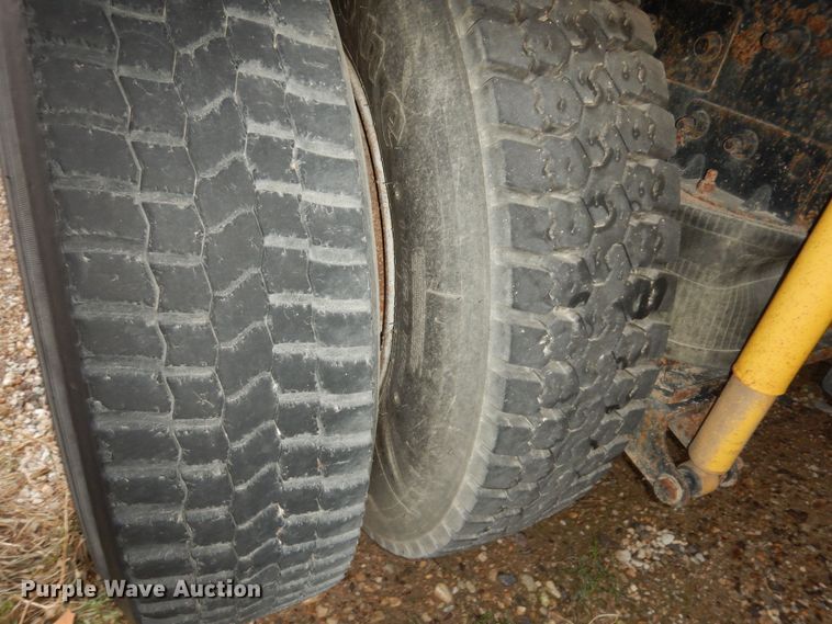 image for item DK7565 2000 Mack CH613 fertilizer delivery truck