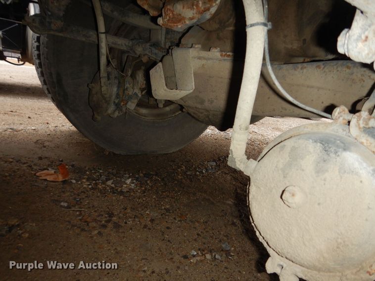 image for item DK7565 2000 Mack CH613 fertilizer delivery truck