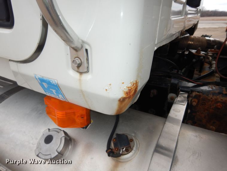 image for item DK7565 2000 Mack CH613 fertilizer delivery truck