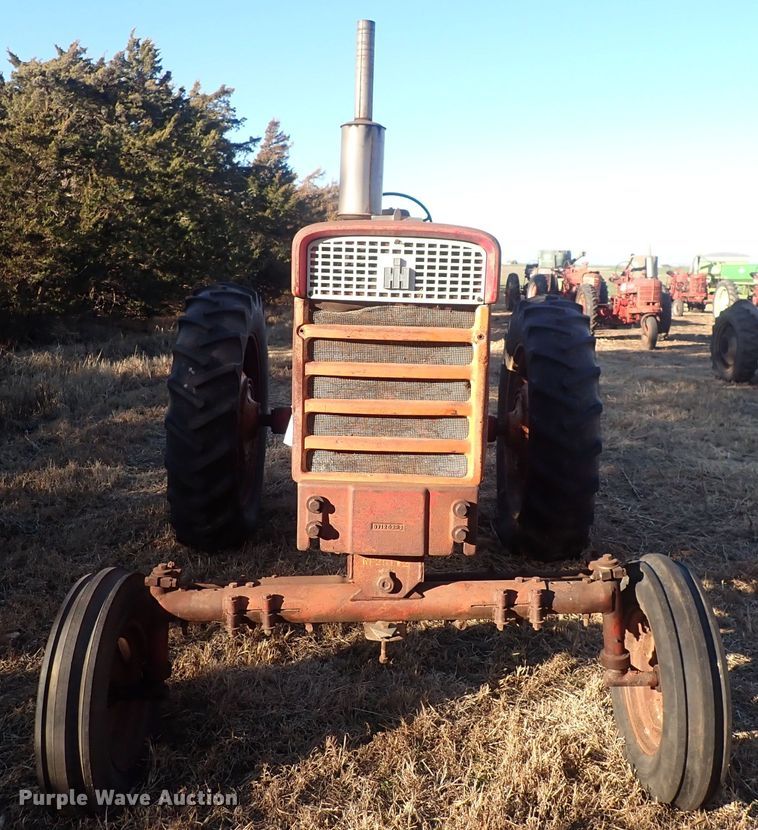 image for item DQ3871 1960 International Harvester McCormick Farmall 460  tractor