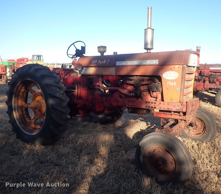 image for item DQ3871 1960 International Harvester McCormick Farmall 460  tractor