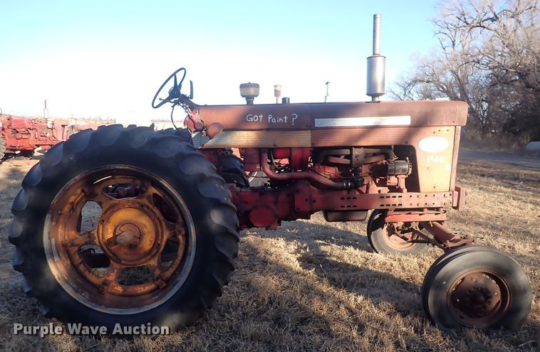 image for item DQ3871 1960 International Harvester McCormick Farmall 460  tractor