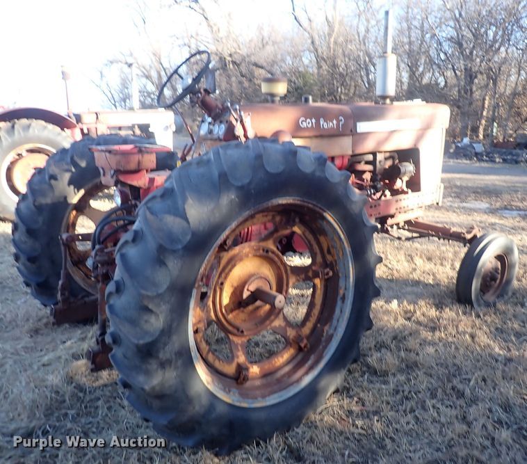 image for item DQ3871 1960 International Harvester McCormick Farmall 460  tractor