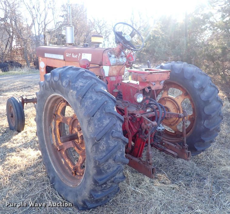 image for item DQ3871 1960 International Harvester McCormick Farmall 460  tractor