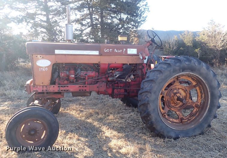 image for item DQ3871 1960 International Harvester McCormick Farmall 460  tractor