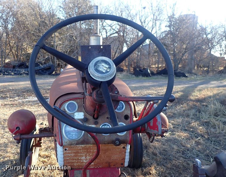 image for item DQ3871 1960 International Harvester McCormick Farmall 460  tractor