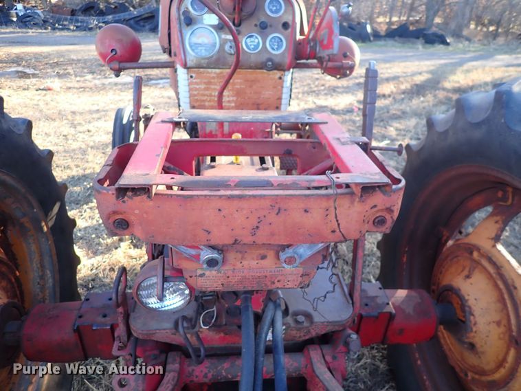 image for item DQ3871 1960 International Harvester McCormick Farmall 460  tractor