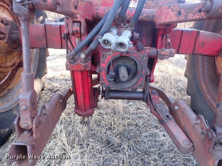 image for item DQ3871 1960 International Harvester McCormick Farmall 460  tractor