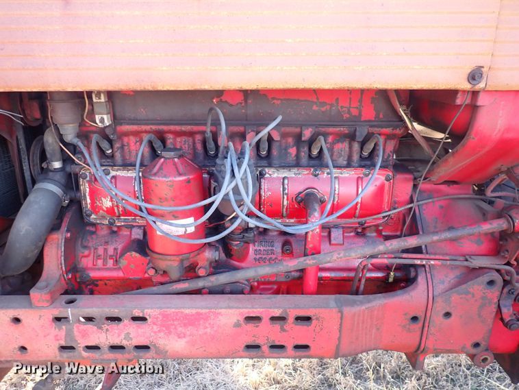 image for item DQ3871 1960 International Harvester McCormick Farmall 460  tractor